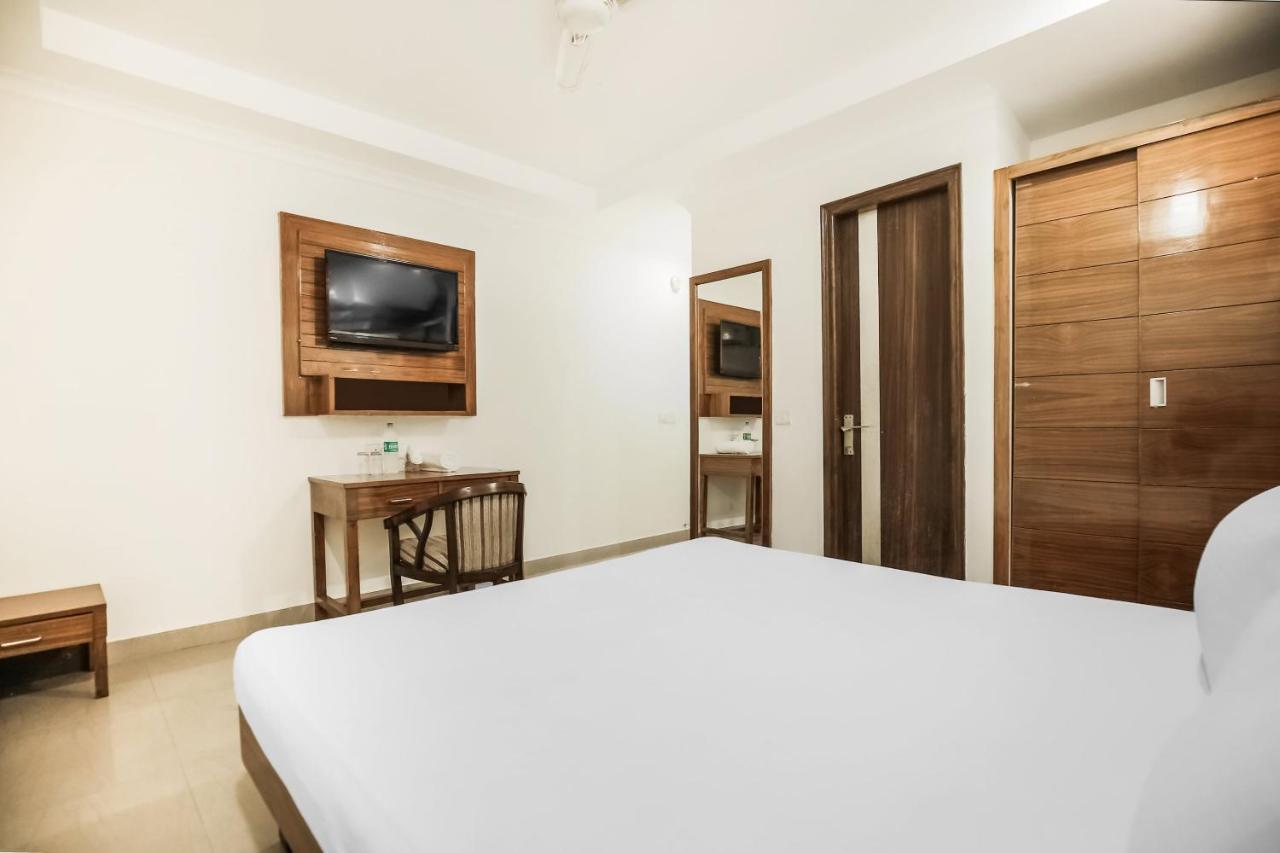 Collection O Sapphire Hotel Chandigarh Exterior photo